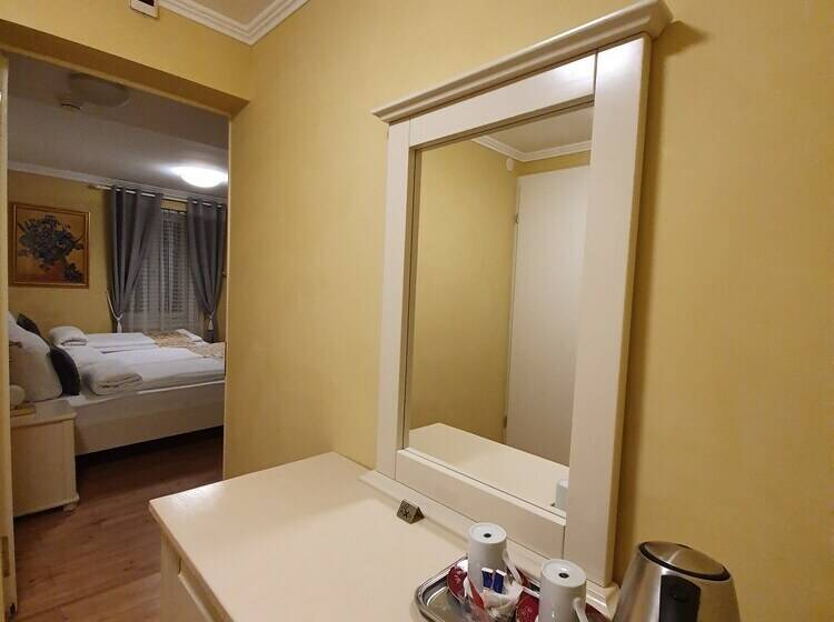 スタンダードトリプルルーム, Esos Hotel Quelle