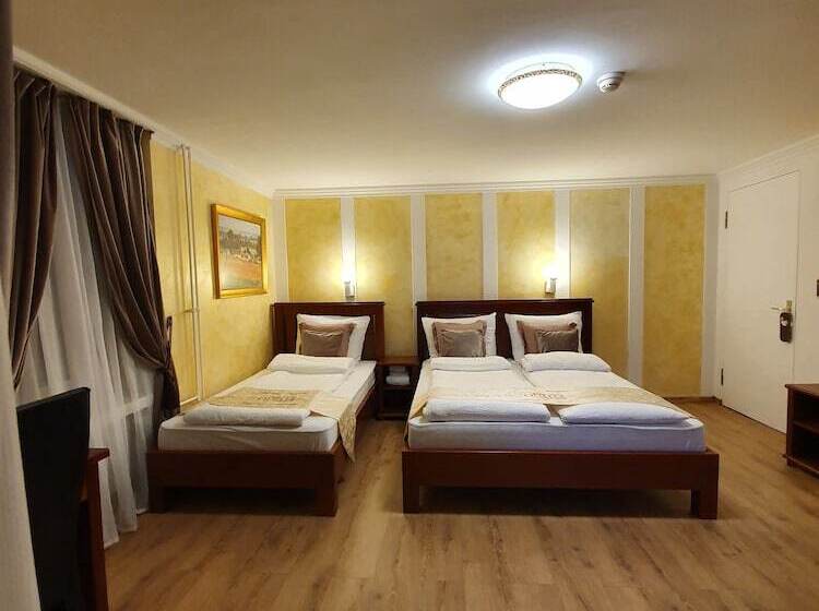 اتاق استاندارد سه تخته با بالکن, Esos Hotel Quelle