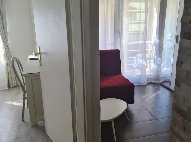 バルコニー付きスタンダードトリプルルーム, Esos Hotel Quelle