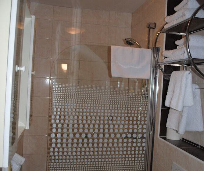 スタンダードトリプルルーム, Esos Hotel Quelle