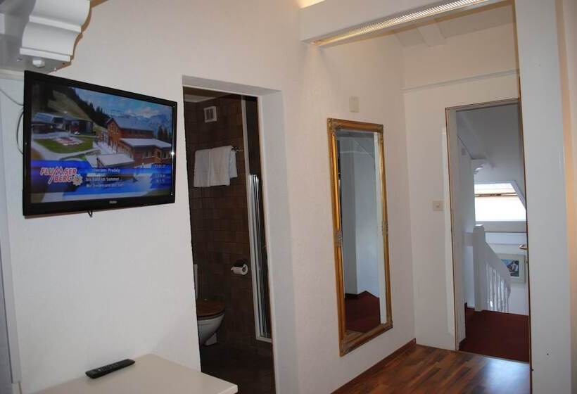 スタンダードトリプルルーム, Esos Hotel Quelle