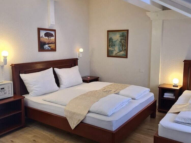 スタンダードトリプルルーム, Esos Hotel Quelle