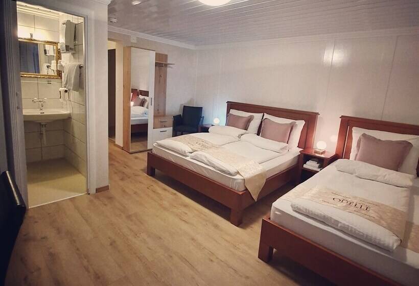 اتاق استاندارد سه تخته با بالکن, Esos Hotel Quelle