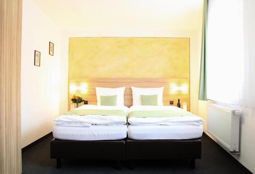 スタンダードシングルルーム, Garni Goldene Traube