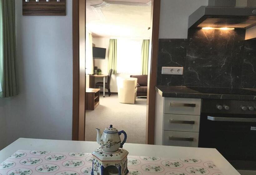 コンフォートルーム, Garni Goldene Traube