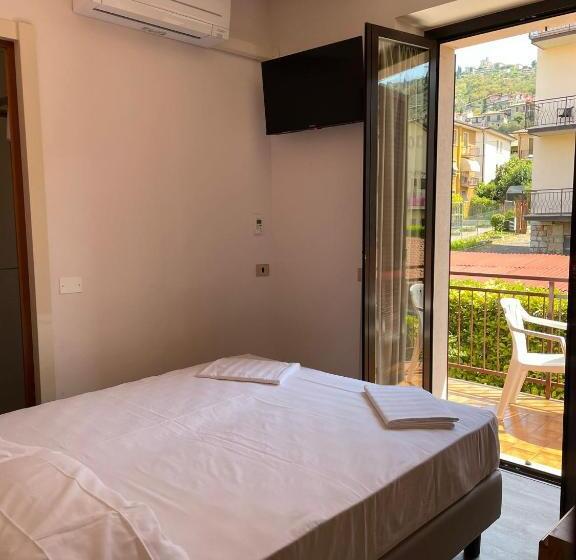 غرفة أساسية مزودة بشُرفة, Garni Onda