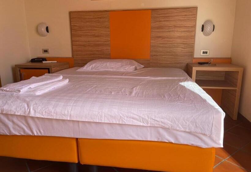 غرفة أساسية مزودة بشُرفة, Garni Onda