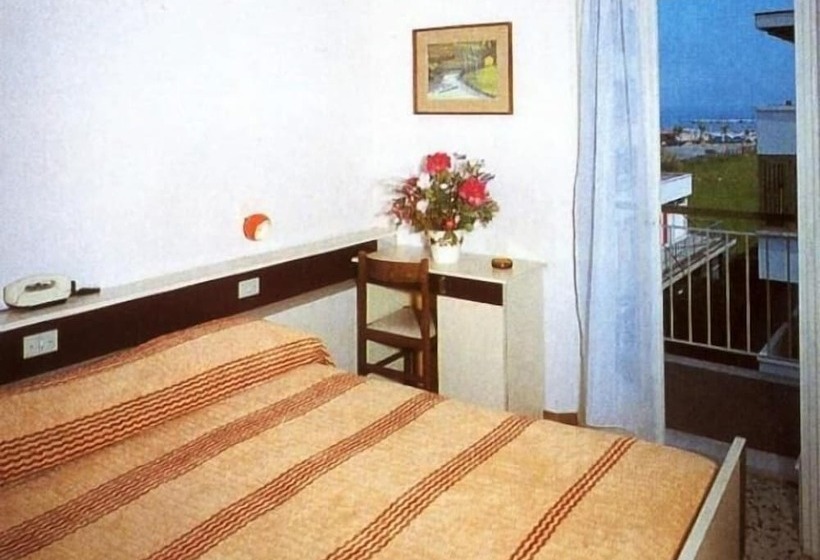 Habitació Triple Estàndard, Gladiola