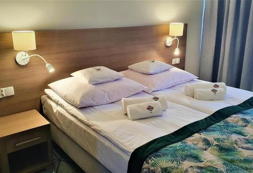 Номер Deluxe, Gromada Pila