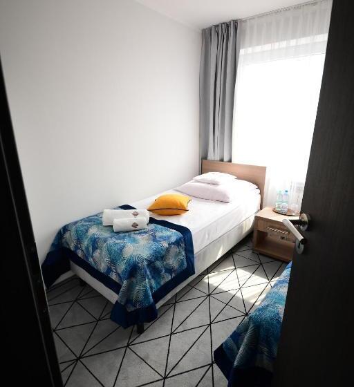 Номер Deluxe, Gromada Pila