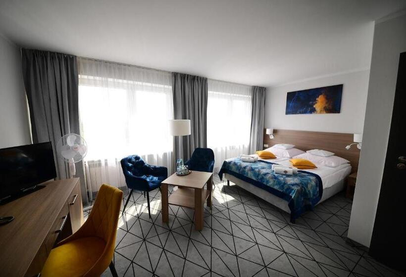 Номер Deluxe, Gromada Pila