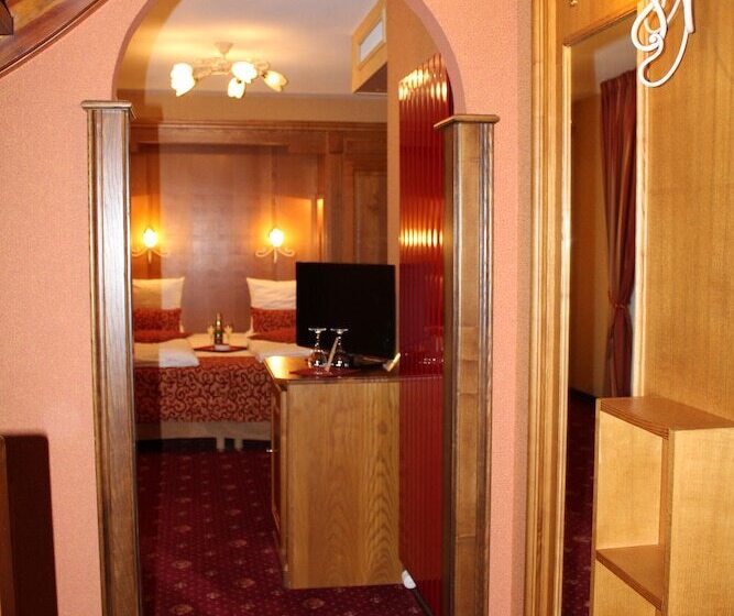 Номер Стандарт Трехместный, Hôtel Le Mittelwihr