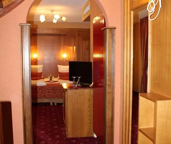 Standard Kolmen Hengen Huone, Hôtel Le Mittelwihr