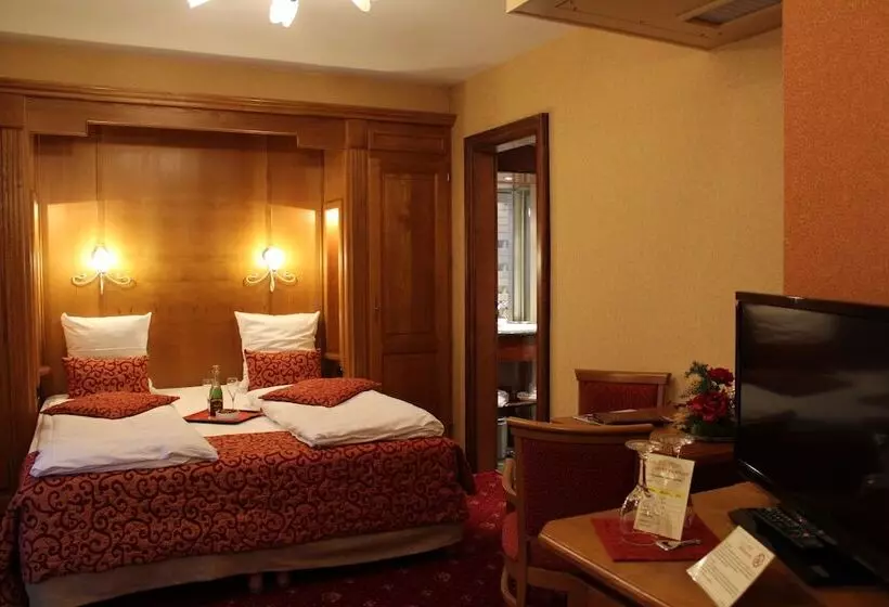 Standard Kolmen Hengen Huone, Hôtel Le Mittelwihr