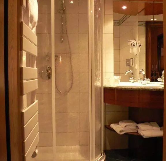 Standard Kolmen Hengen Huone, Hôtel Le Mittelwihr