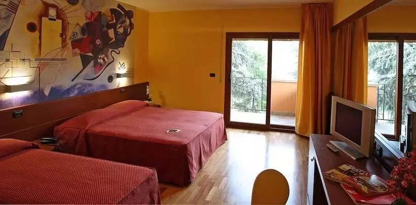 اتاق استاندارد سه نفره, Il Monte