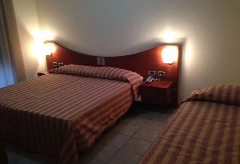 Standard Kolmen Hengen Huone, La Fenice
