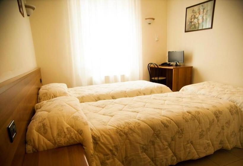 חדר סטנדרט לשלושה, Marinoni