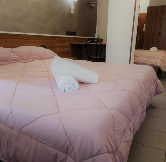 חדר סטנדרט לשלושה, Marinoni