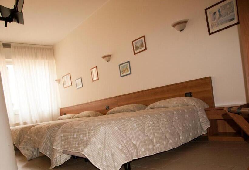 חדר סטנדרט לארבעה, Marinoni