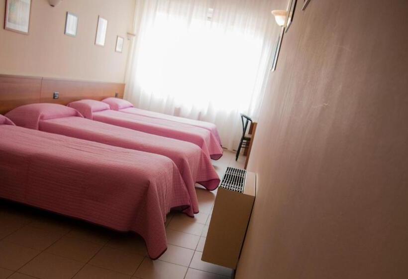 חדר סטנדרט לארבעה, Marinoni