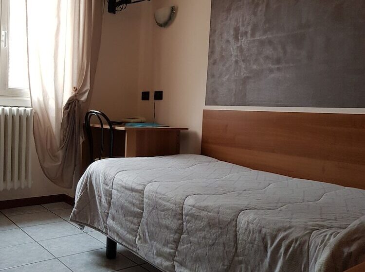 חדר סטנדרט יחיד, Marinoni