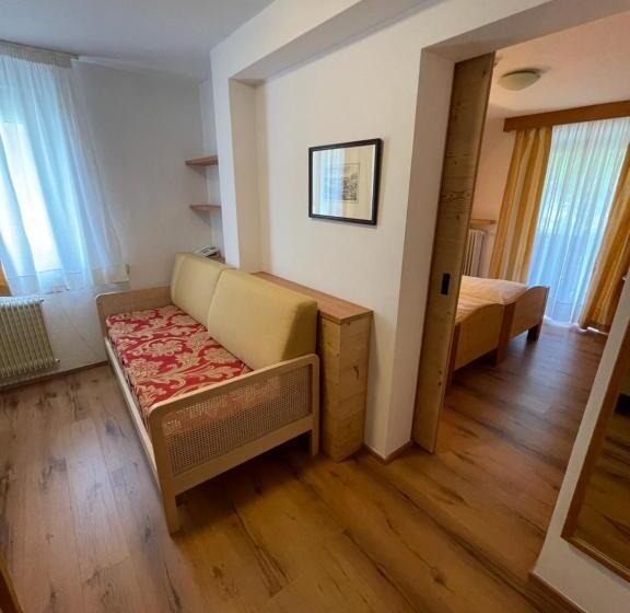 スタンダードトリプルルーム, Meisules