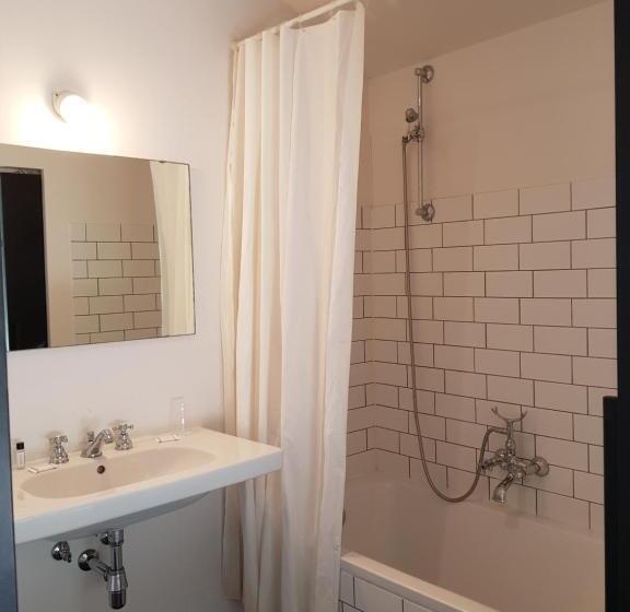 غرفة قياسية ثلاثية, O Ieper