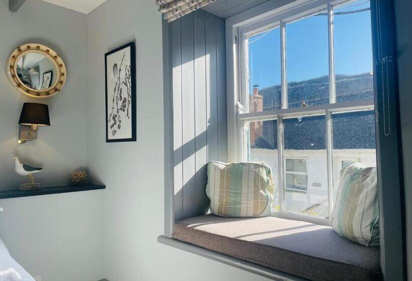 标准间, Port Gaverne