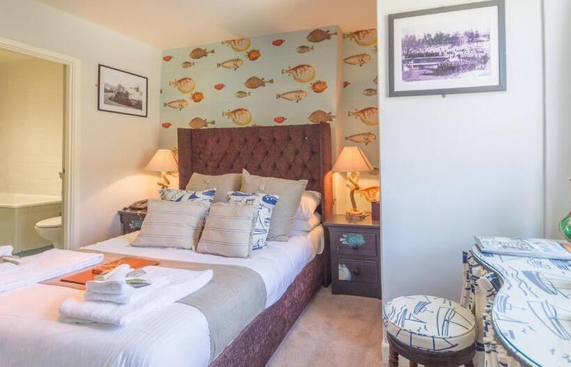 标准间, Port Gaverne