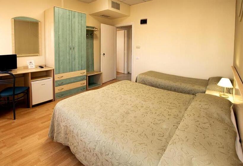 اتاق استاندارد سه نفره, Scacciapensieri