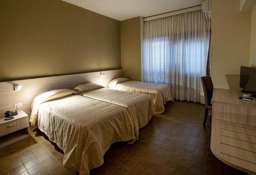 اتاق استاندارد سه نفره, Scacciapensieri