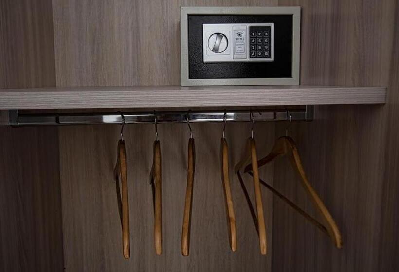 اتاق استاندارد با چشمانداز دریا, Scacciapensieri