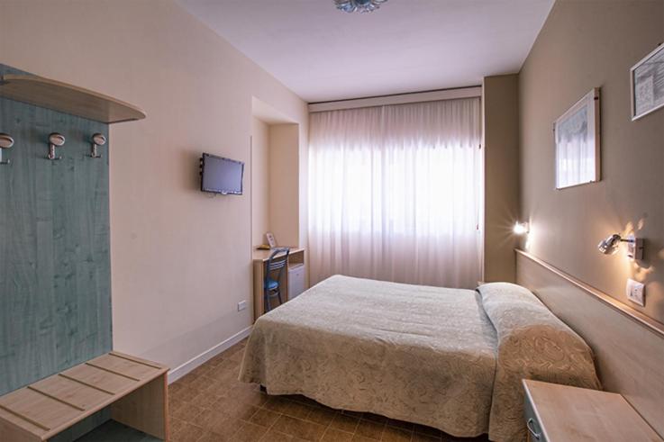 اتاق اکونومی, Scacciapensieri