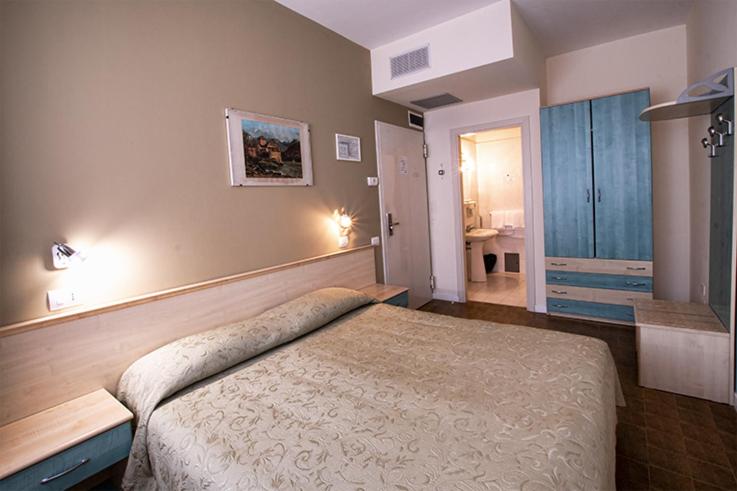 اتاق اکونومی, Scacciapensieri