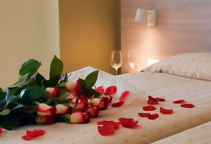 اتاق استاندارد سه نفره, Scacciapensieri