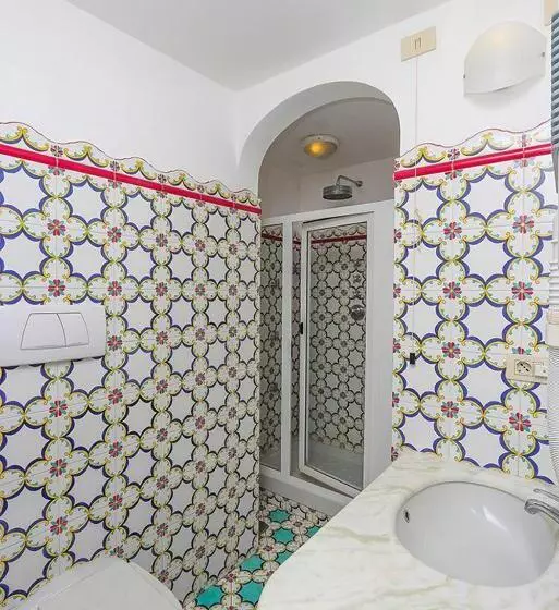 اتاق استاندارد با چشم‌انداز دریا, Smeraldo