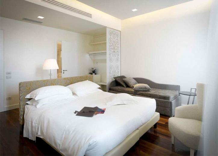 Deluxe Zimmer, Vis à Vis