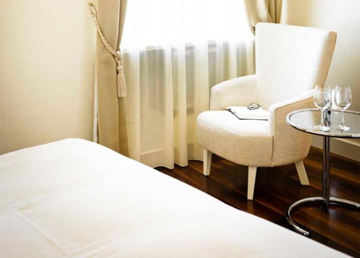 Klassisches Einzelzimmer, Vis à Vis