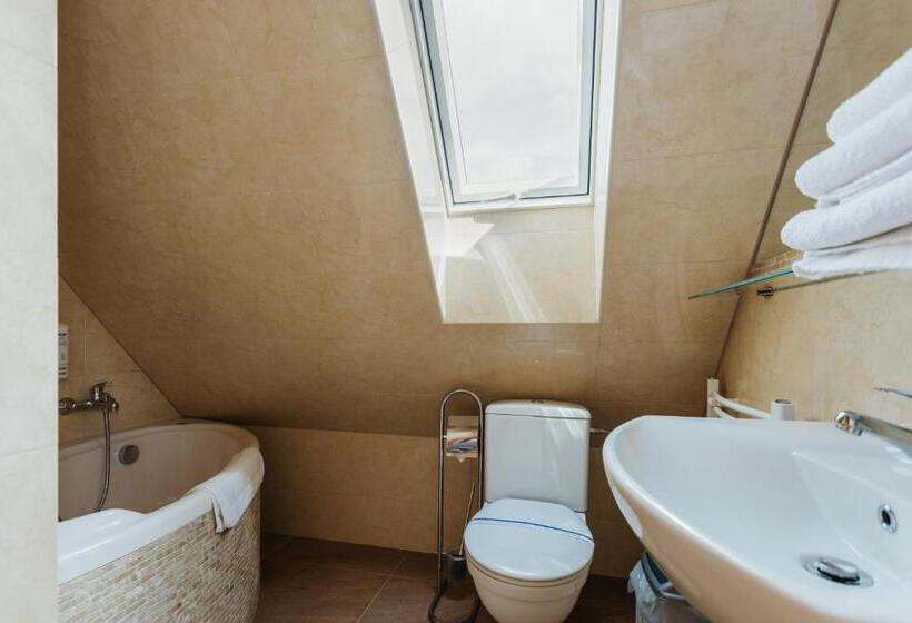 اتاق لوکس, New Willa Jan