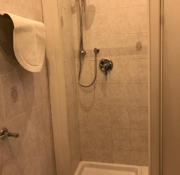 اتاق استاندارد سه نفره, Marconi 22 Rooms