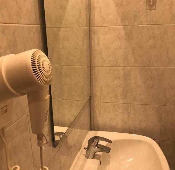 اتاق استاندارد سه نفره, Marconi 22 Rooms