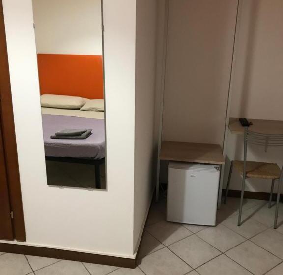 اتاق استاندارد سه نفره, Marconi 22 Rooms