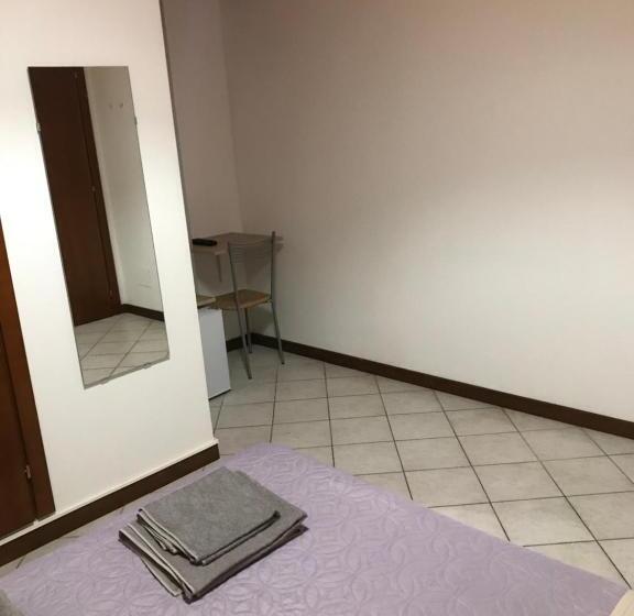 اتاق استاندارد سه نفره, Marconi 22 Rooms