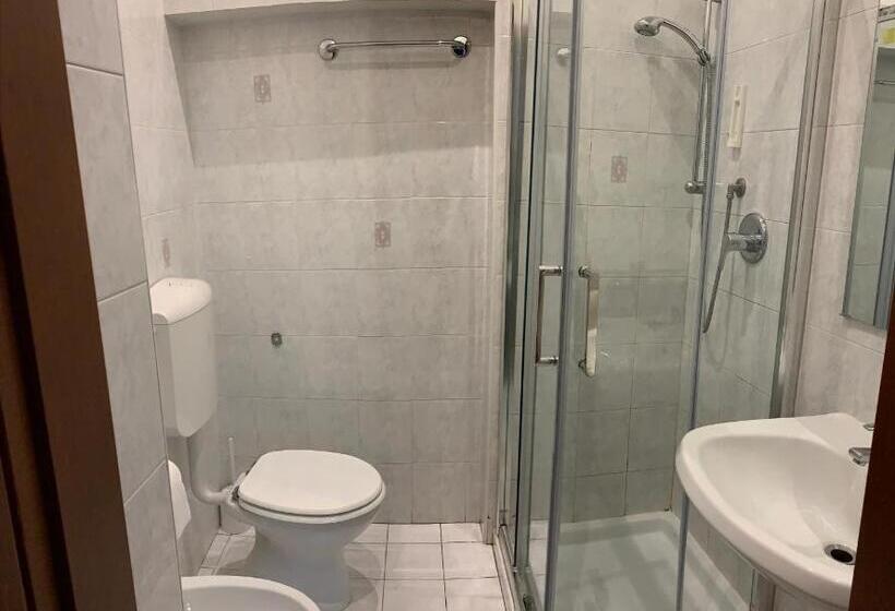 اتاق استاندارد چهار تخته, Marconi 22 Rooms