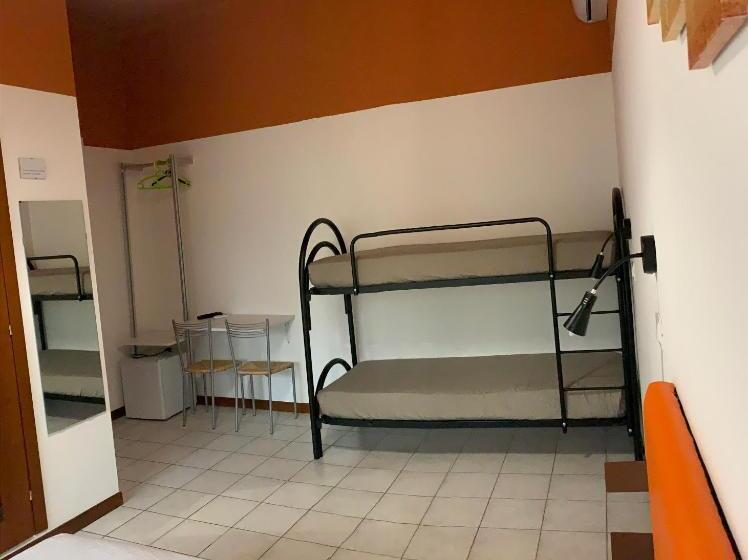 اتاق استاندارد چهار تخته, Marconi 22 Rooms