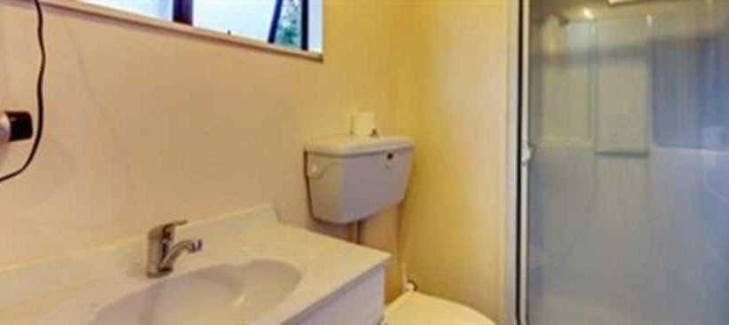 Escritório Estándar, Rayland Epsom Motel