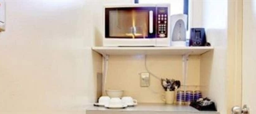 Escritório Estándar, Rayland Epsom Motel