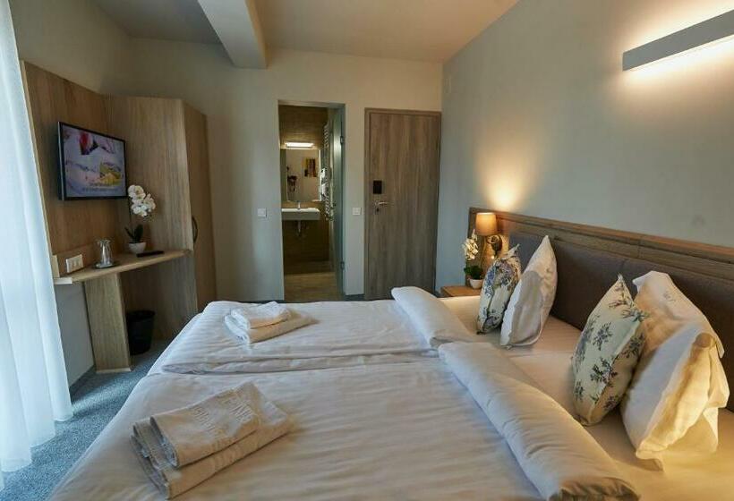 חדר סטנדרט עם מרפסת, Eden 5