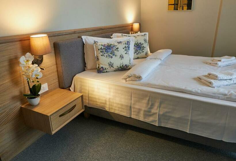 חדר סטנדרט עם מרפסת, Eden 5